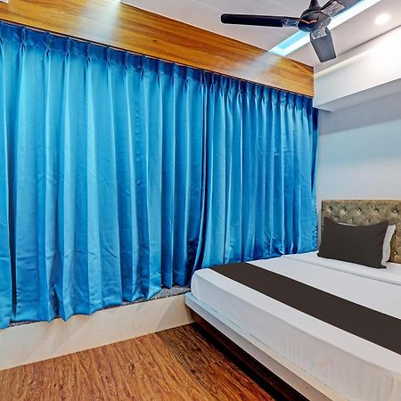 Collection O Hotel Swarg Surat Eksteriør bilde