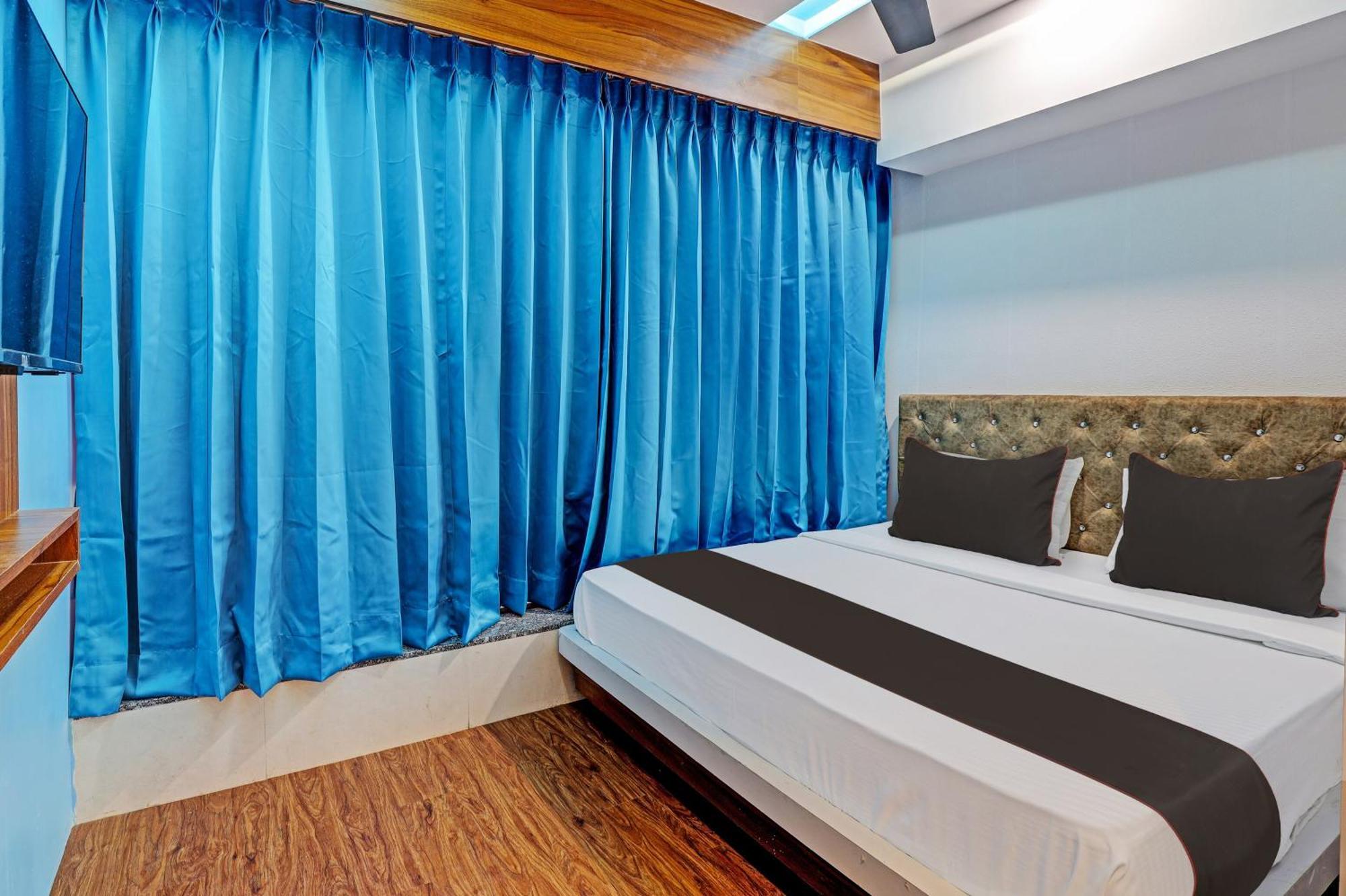 Collection O Hotel Swarg Surat Eksteriør bilde